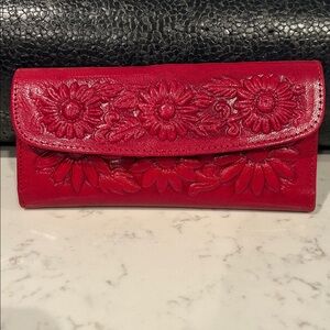 Genuine Mexican Leather Floral Embossed Clutch Wallet.New in Original Packaging.